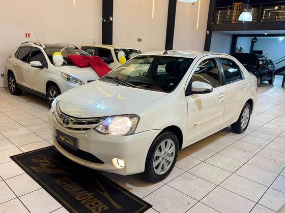 TOYOTA ETIOS 1.3 X 16V FLEX 4P AUTOMÁTICO TOYOTA ETIOS 1.3 X 16V FLEX 4P AUTOMÁTICO